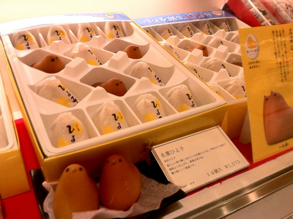 全国の土産菓子の8割は石川県で作られていると思うと、手に取る気にはなりませんが・・・